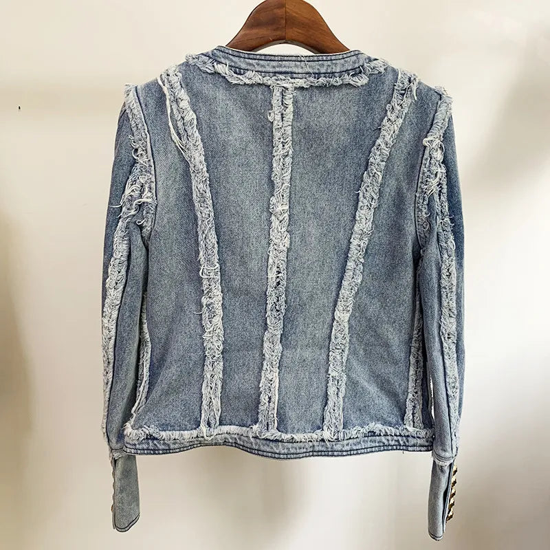 Denimjas met franjes en leeuwenkopgesp