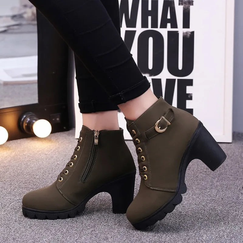 Dames Cross-Strappy Martin Boots – Modieuze Laarzen met Suède Accenten en Rubberen Zool