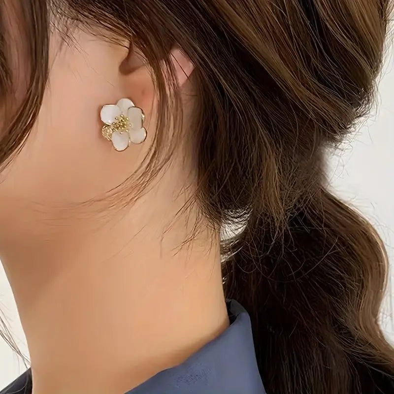 Vrouwenmode Bloemblad Oorbellen Elegante Gepersonaliseerde Legering Studs
