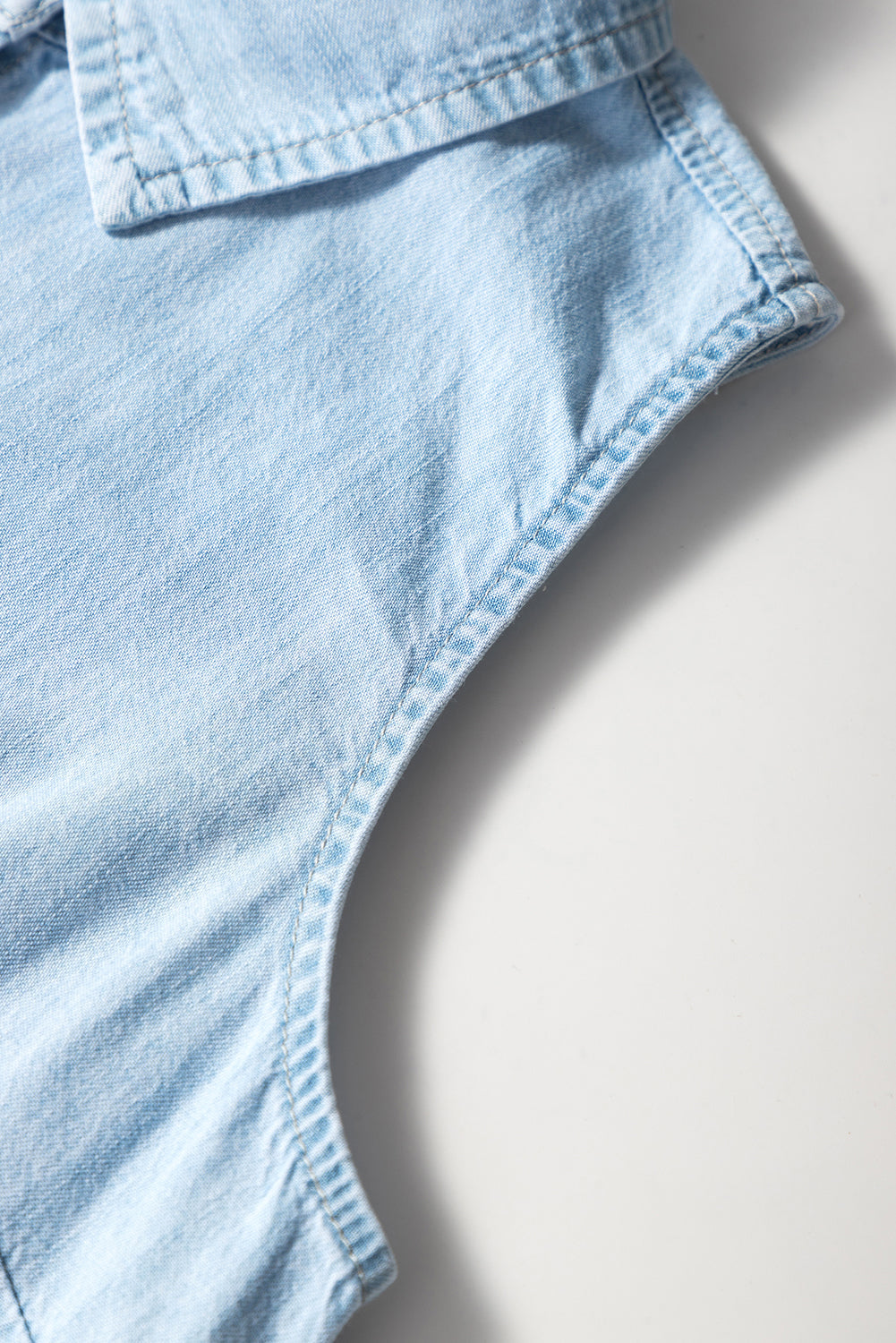 Isabella - Lichtblaues Denim-Hemd mit Kragen für den Sommer