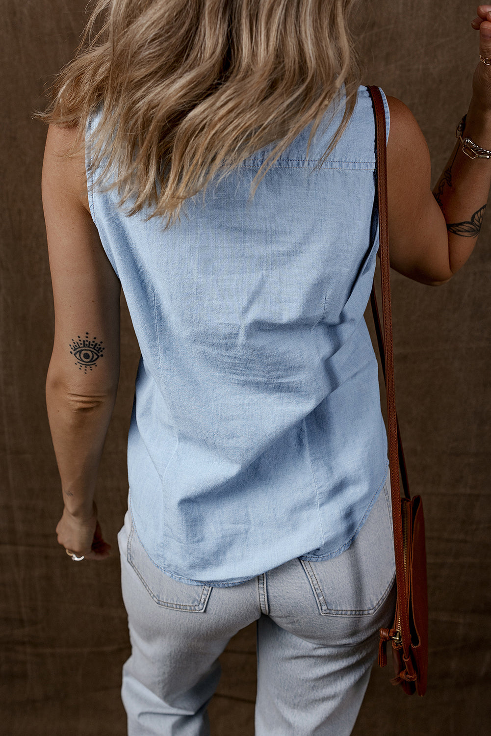Isabella - Lichtblaues Denim-Hemd mit Kragen für den Sommer