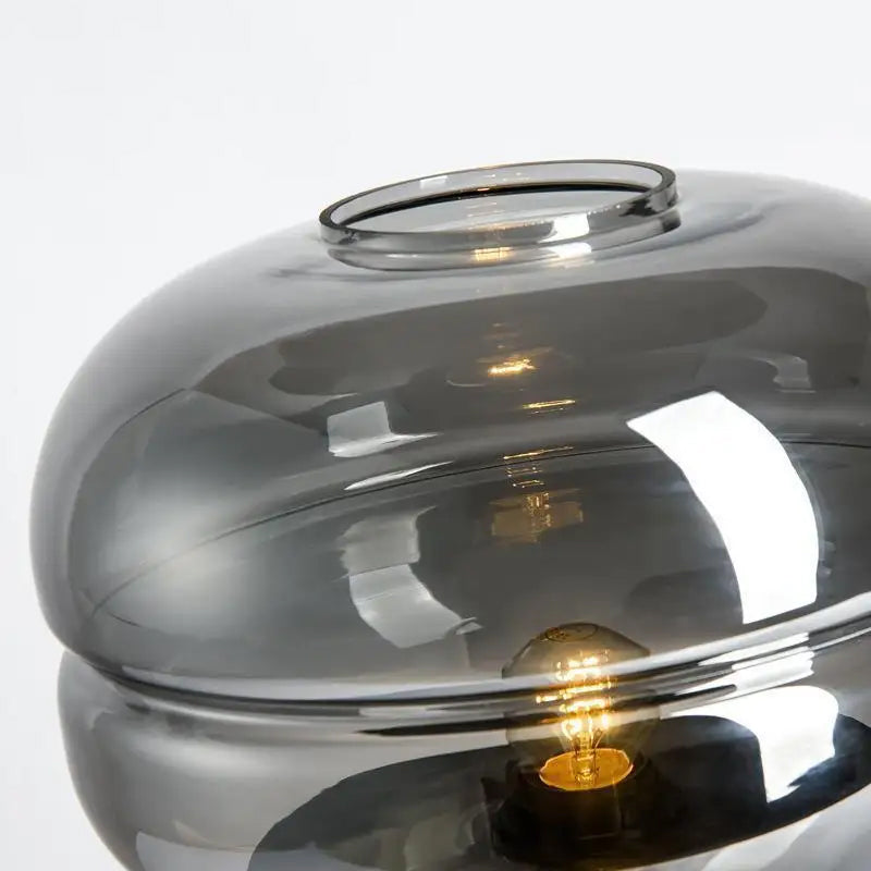 LumiGlow - Stijlvolle Tafellamp met Elegante Glazen Kap