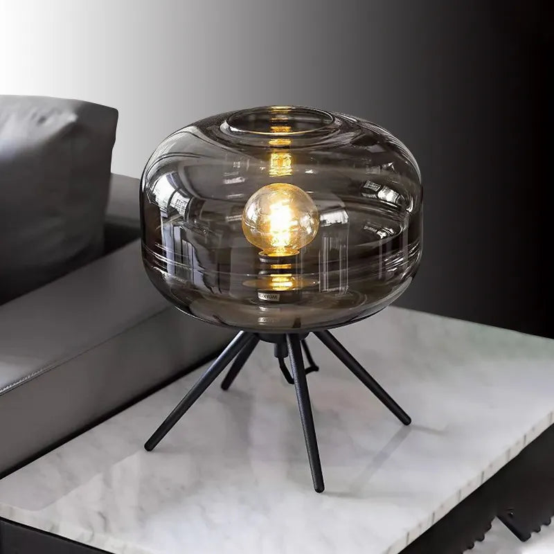 LumiGlow - Stijlvolle Tafellamp met Elegante Glazen Kap