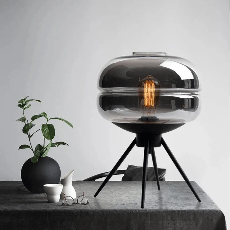 LumiGlow - Stijlvolle Tafellamp met Elegante Glazen Kap