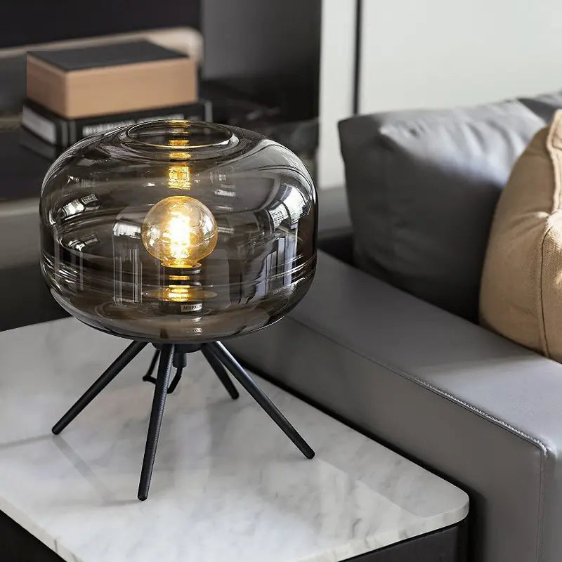 LumiGlow - Stijlvolle Tafellamp met Elegante Glazen Kap