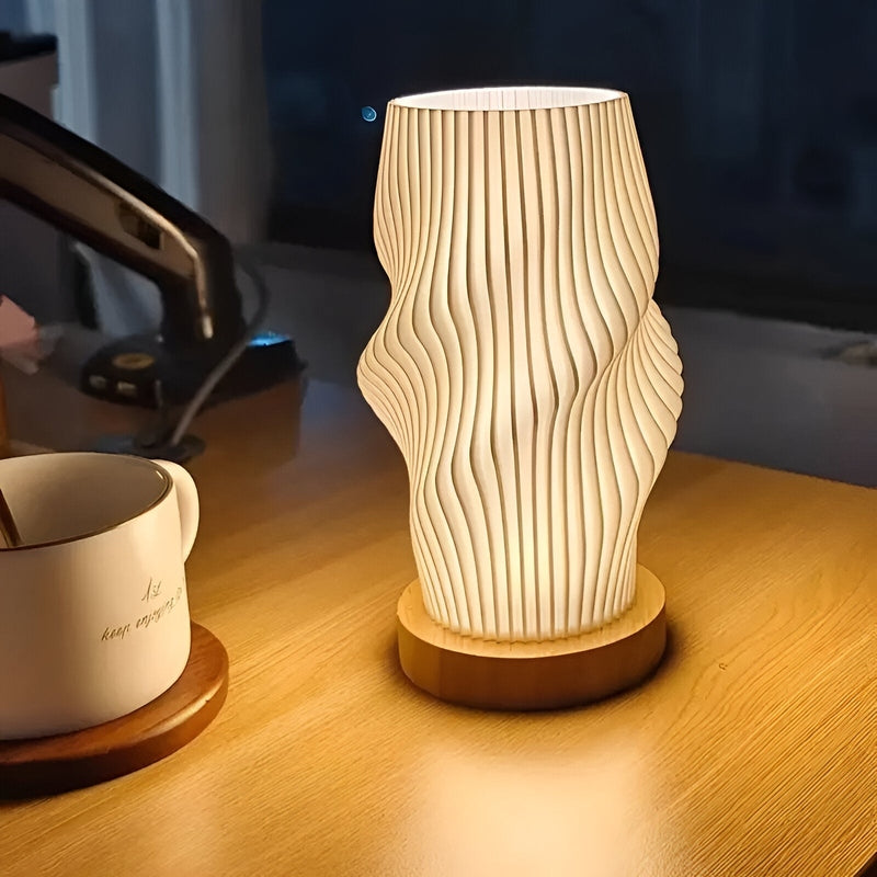LuxeLight - Crèmekleurige 3D-Wandlamp met Moderne Metalen Voet