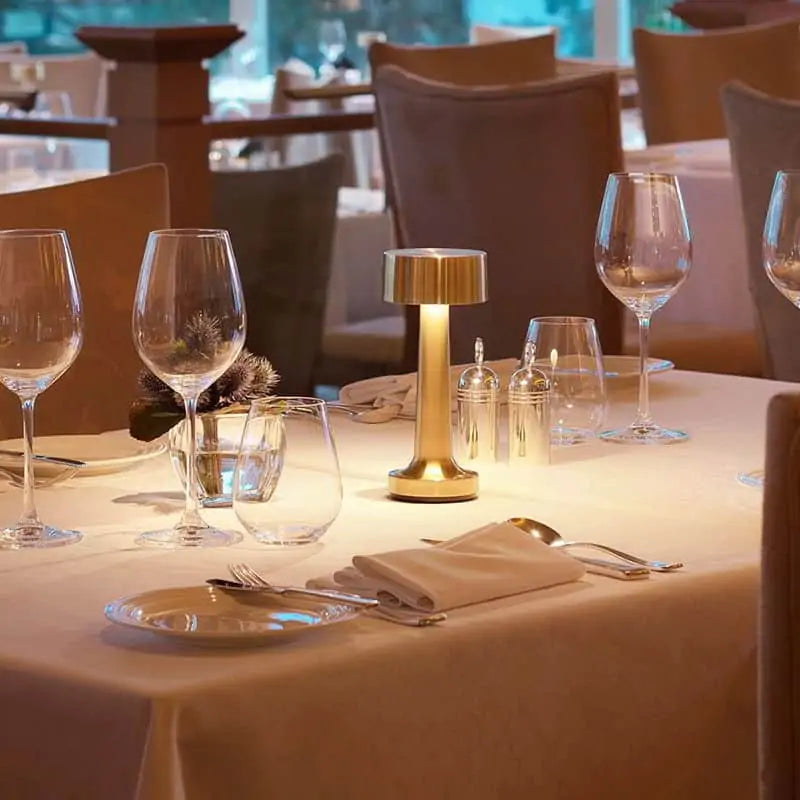 LumiGuard - Elegante Draagbare Tafellamp voor Thuis en Gastronomie