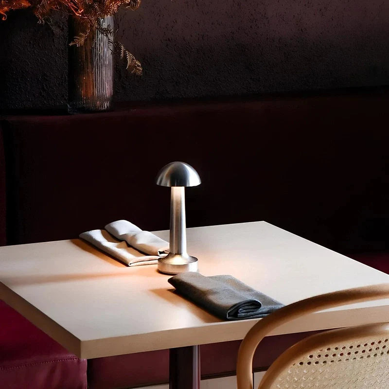 LumiGuard - Elegante Draagbare Tafellamp voor Thuis en Gastronomie