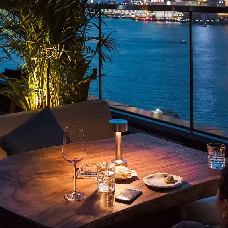 LumiGuard - Elegante Draagbare Tafellamp voor Thuis en Gastronomie