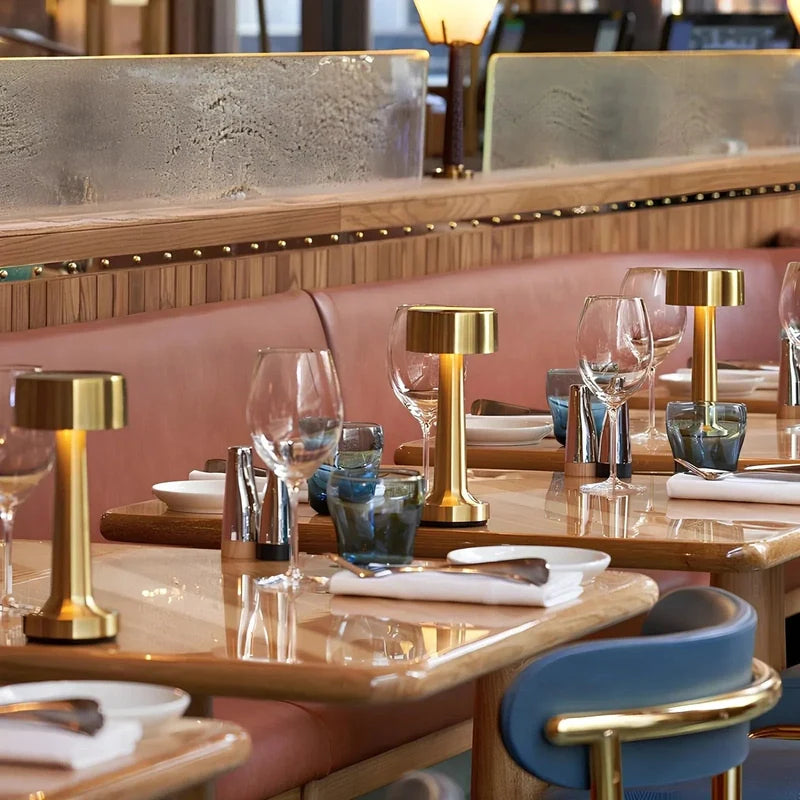 LumiGuard - Elegante Draagbare Tafellamp voor Thuis en Gastronomie