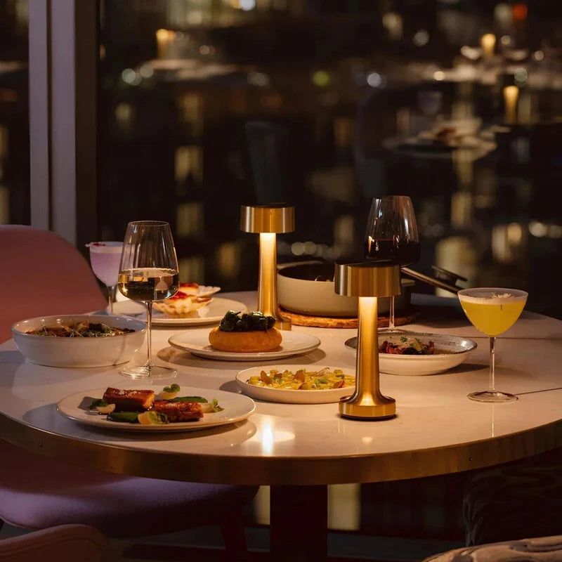 LumiGuard - Elegante Draagbare Tafellamp voor Thuis en Gastronomie