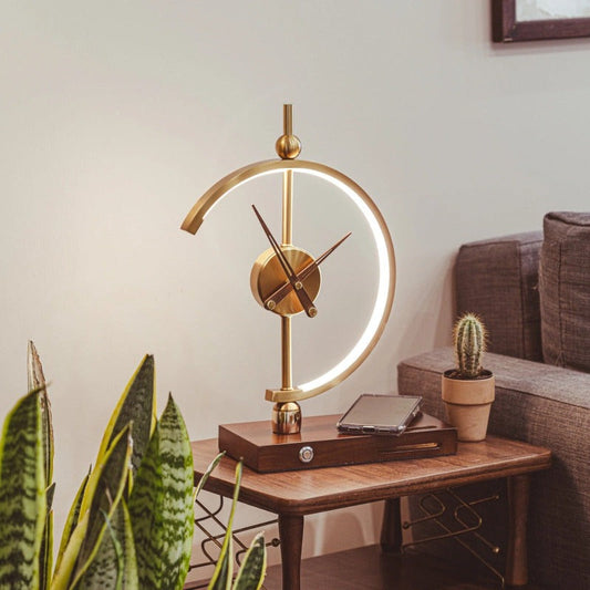 Elegante tafellamp met oplaadfunctie en wekker voor uw huis