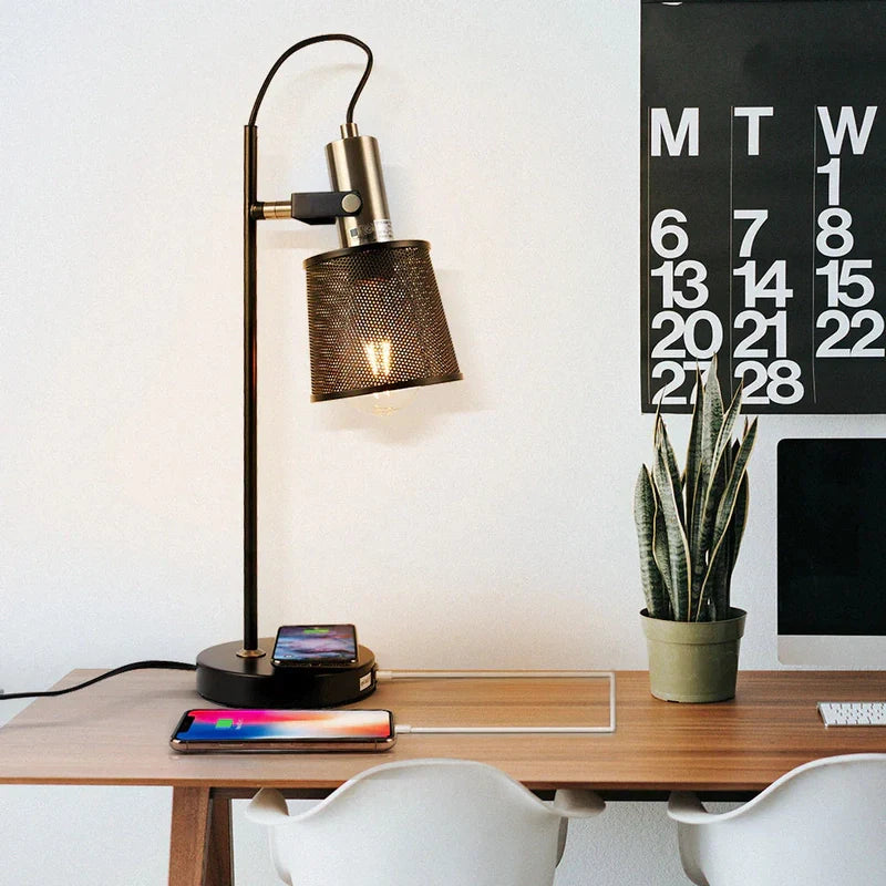 UrbanDesign - Stijlvolle Tafellamp Industrieel Zwart met USB