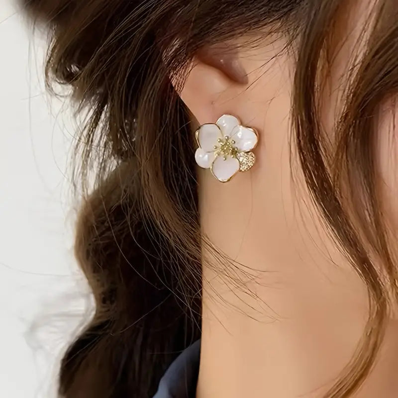 Vrouwenmode Bloemblad Oorbellen Elegante Gepersonaliseerde Legering Studs